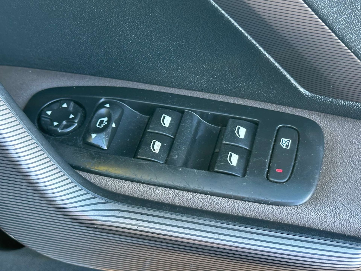 Used Peugeot 2008 2014 for sale - 76382748: Photo 27
