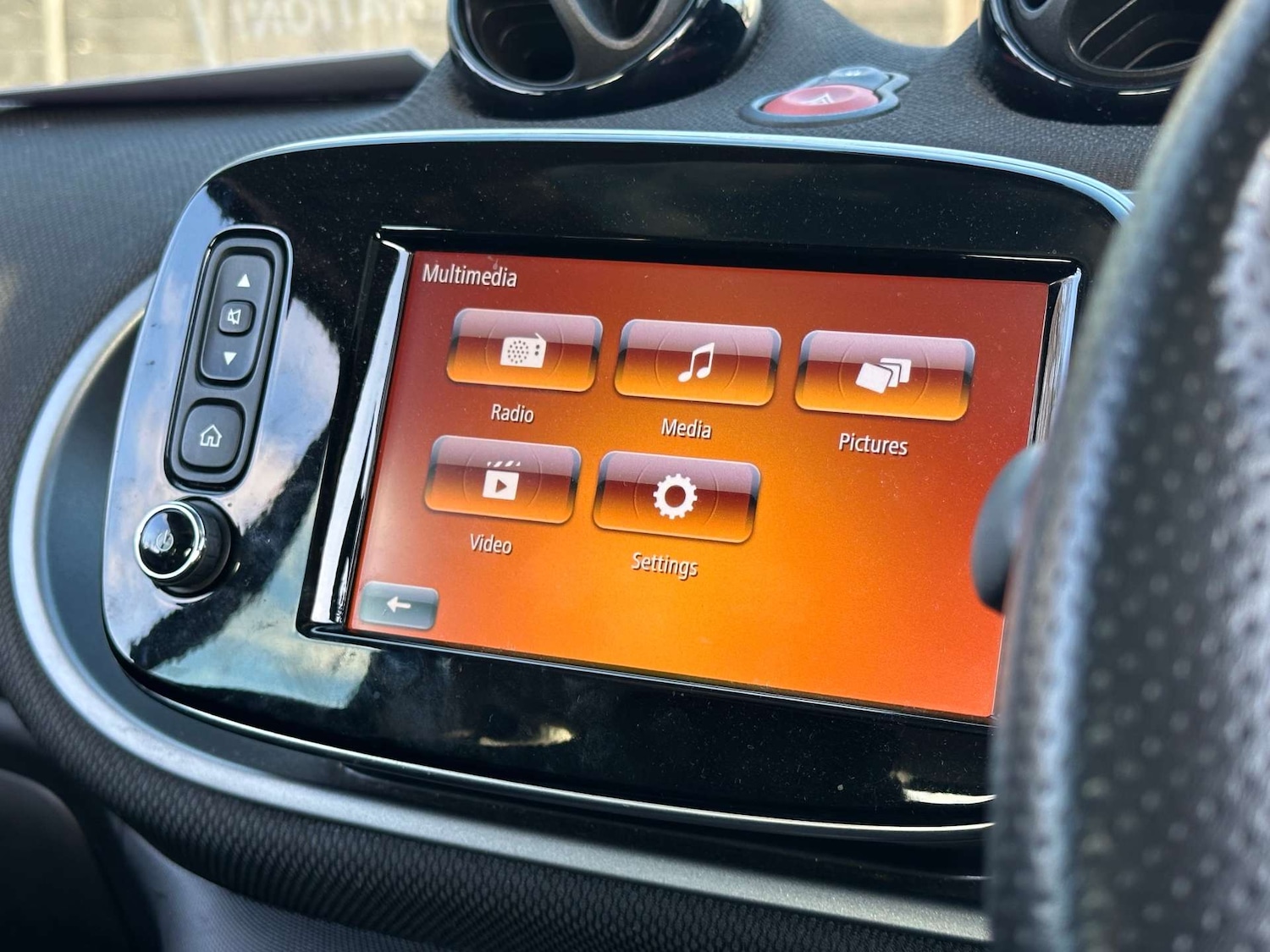 Used smart fortwo 2018 for sale - 76830125: Photo 18