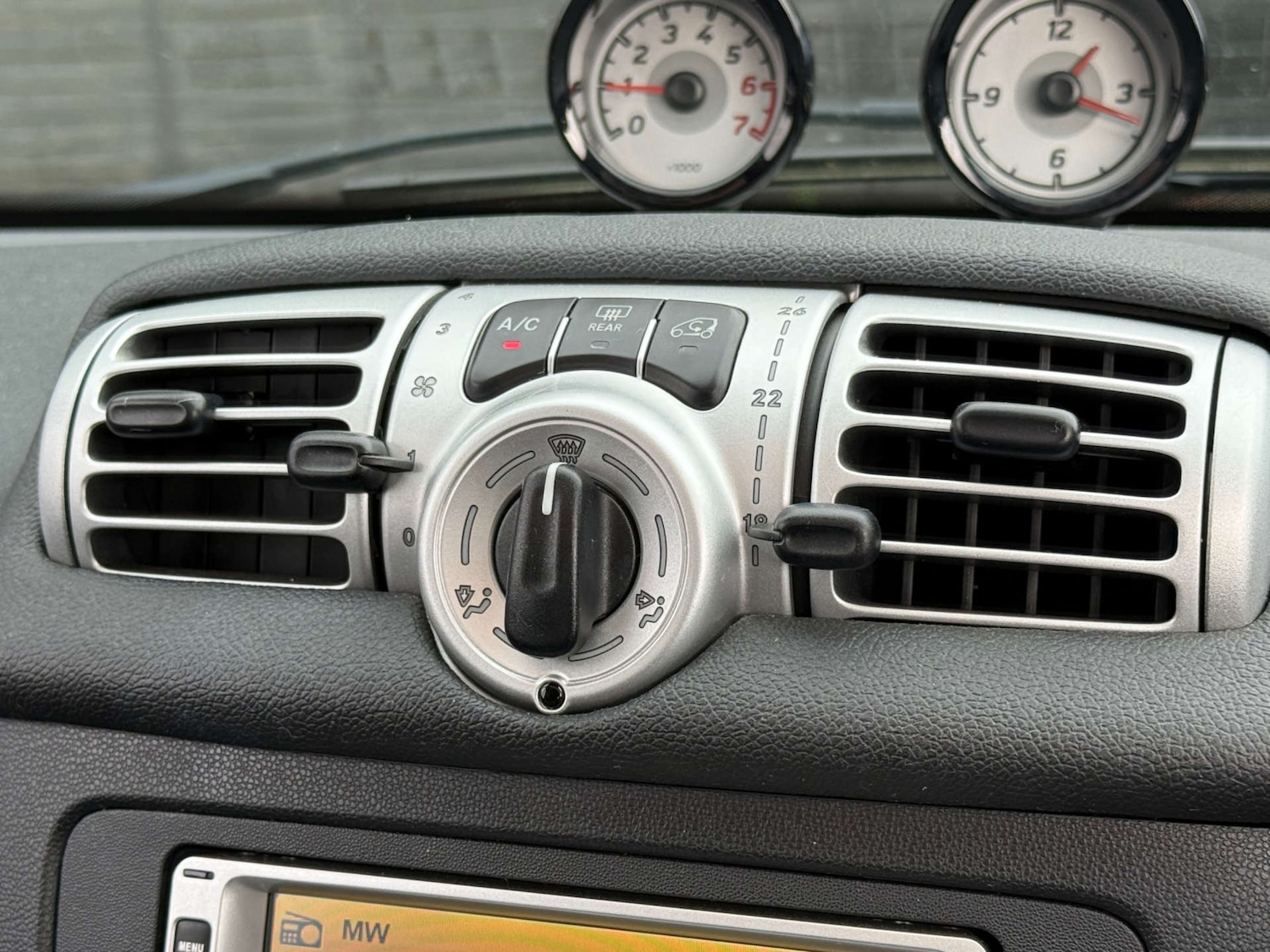 Used smart fortwo 2011 for sale - 76065858: Photo 18