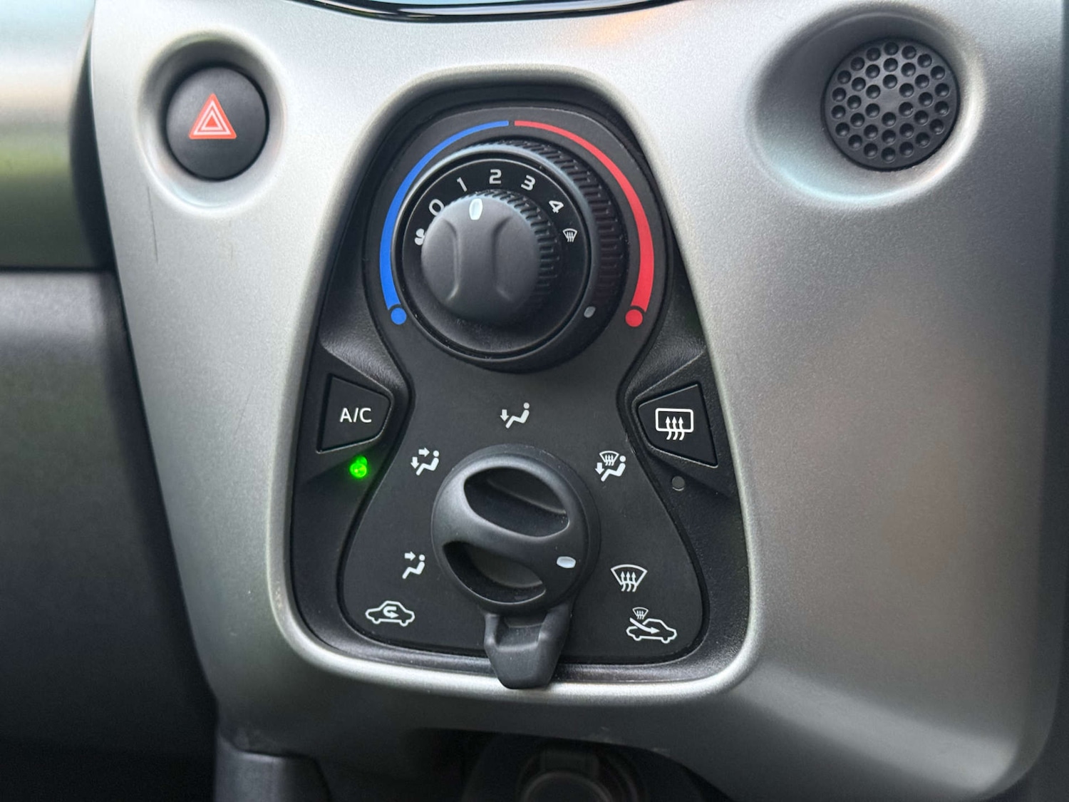 Used Peugeot 108 2015 for sale - 77483007: Photo 21