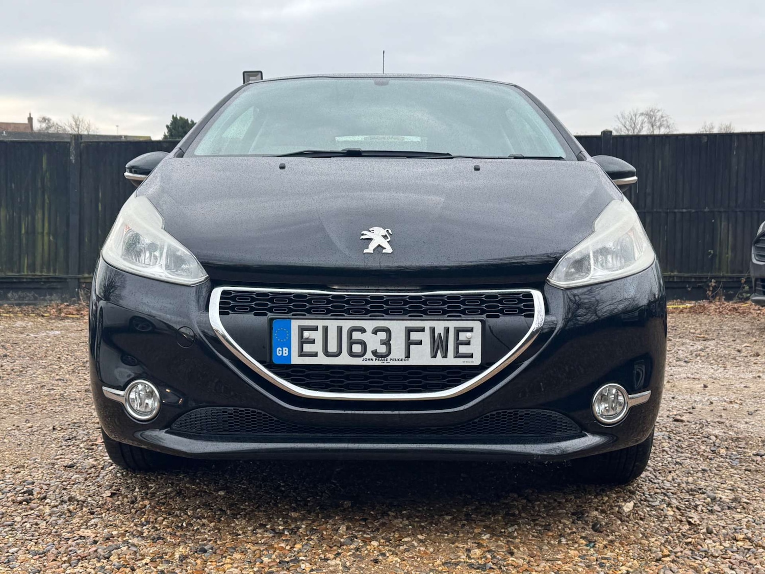 Used Peugeot 208 2013 for sale - 77162427: Photo 2