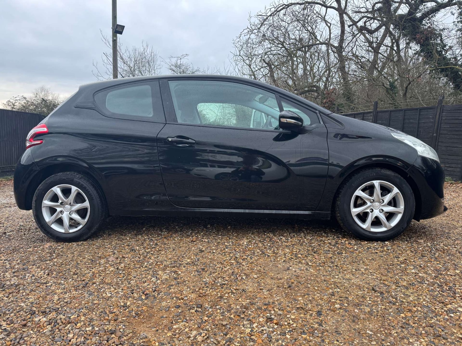 Used Peugeot 208 2013 for sale - 77162427: Photo 8