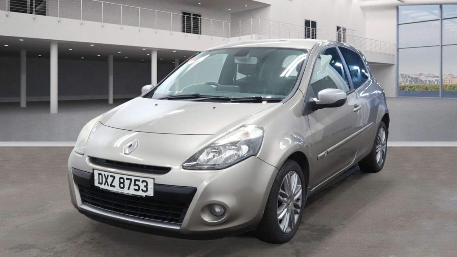 Used Renault Clio 2013 for sale - 76507204: Photo 2