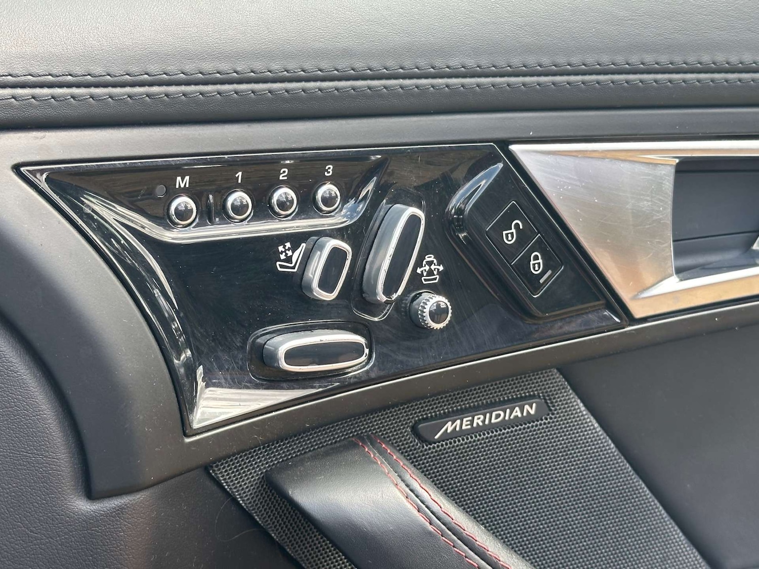 Used Jaguar F-Type 2013 for sale - 76601925: Photo 19