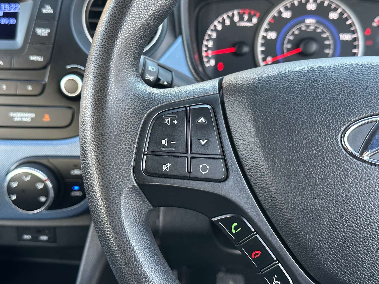 Used Hyundai i10 2016 for sale - 77101103: Photo 25