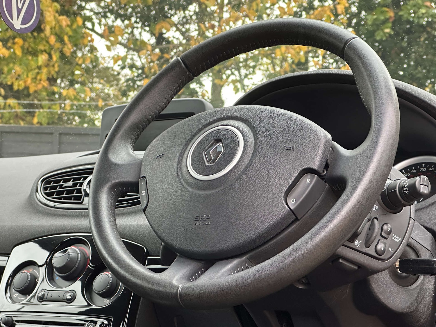 Used Renault Clio 2013 for sale - 76836441: Photo 11