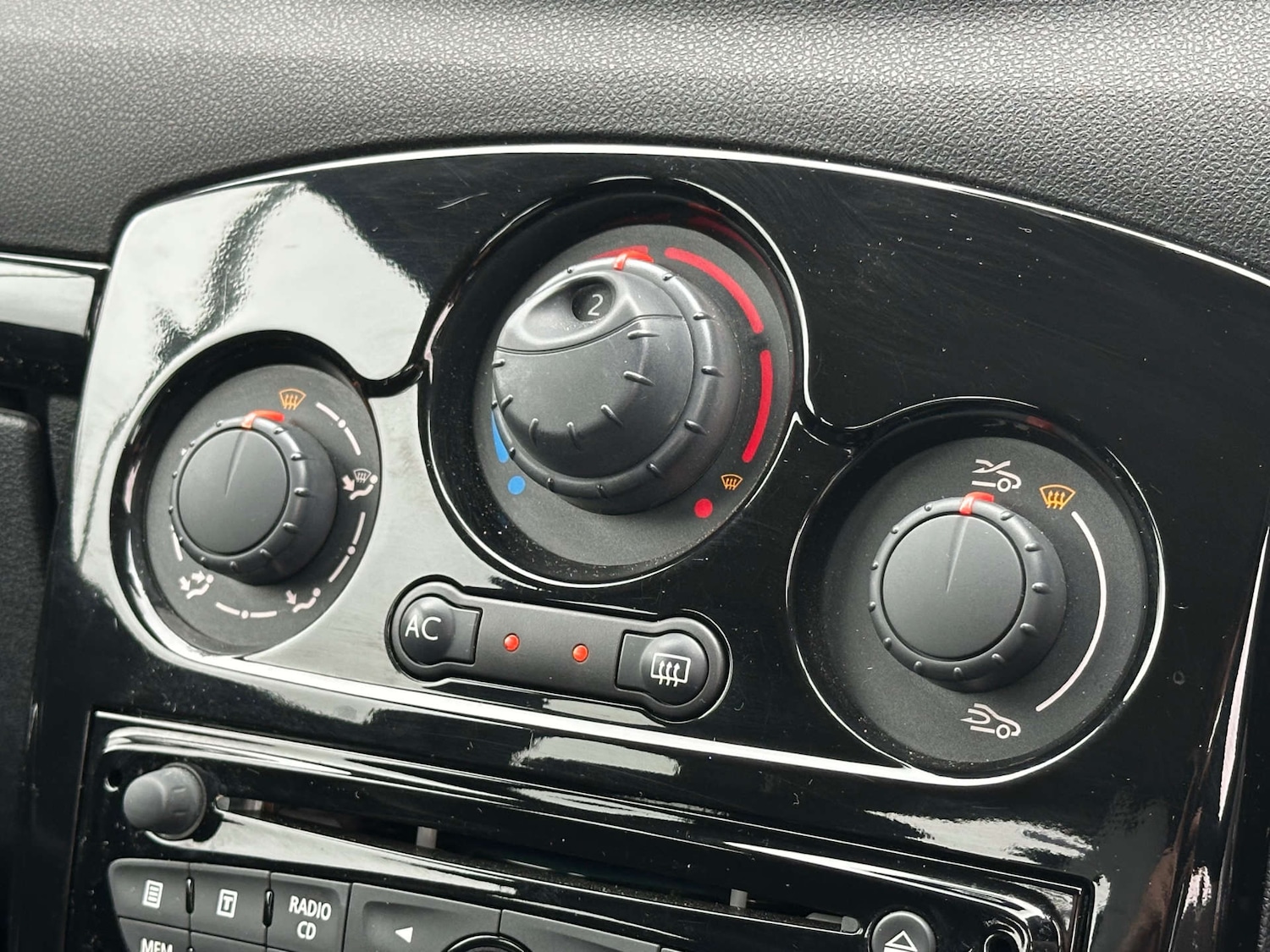 Used Renault Clio 2013 for sale - 76836441: Photo 21