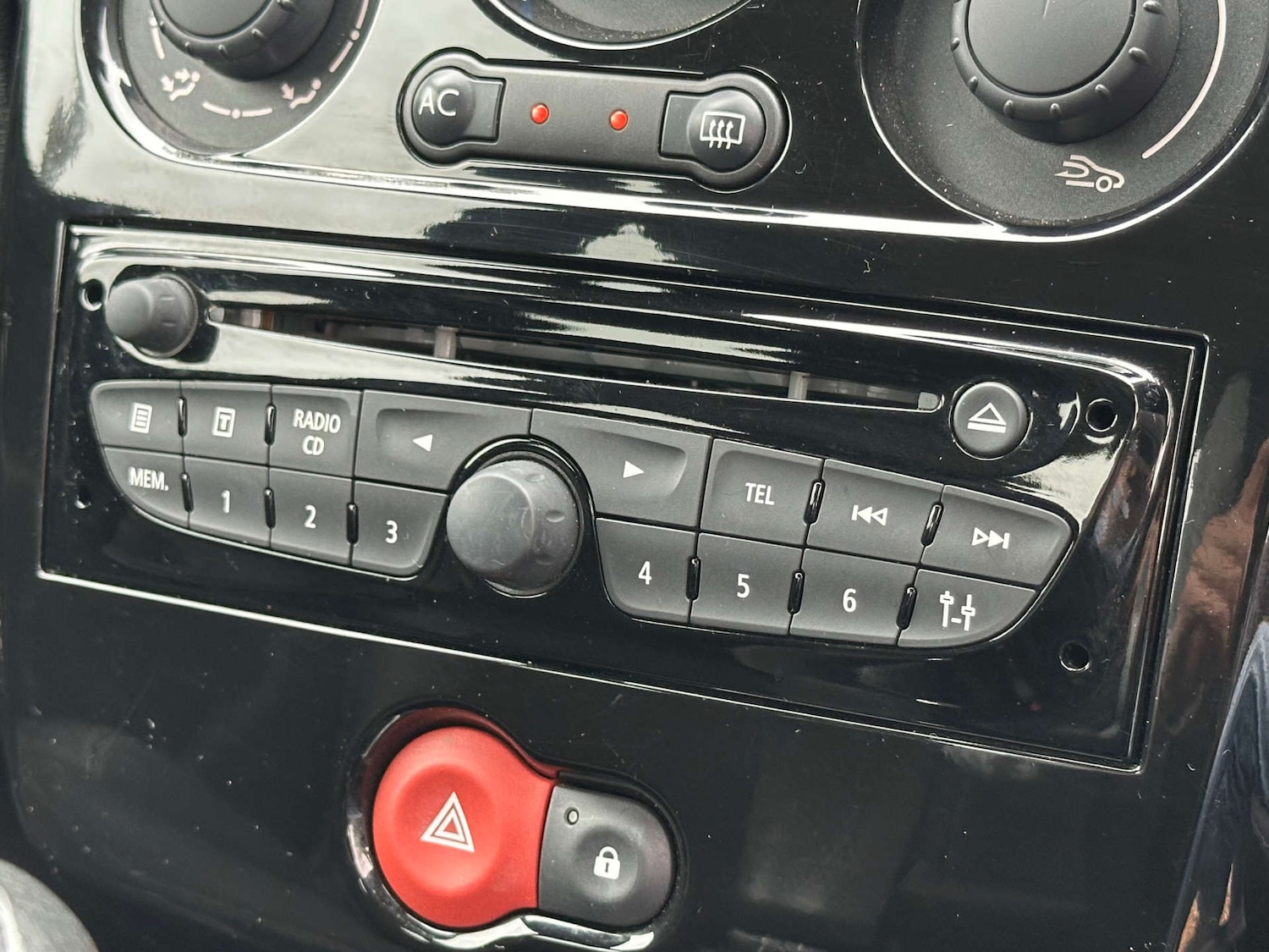 Used Renault Clio 2013 for sale - 76836441: Photo 22