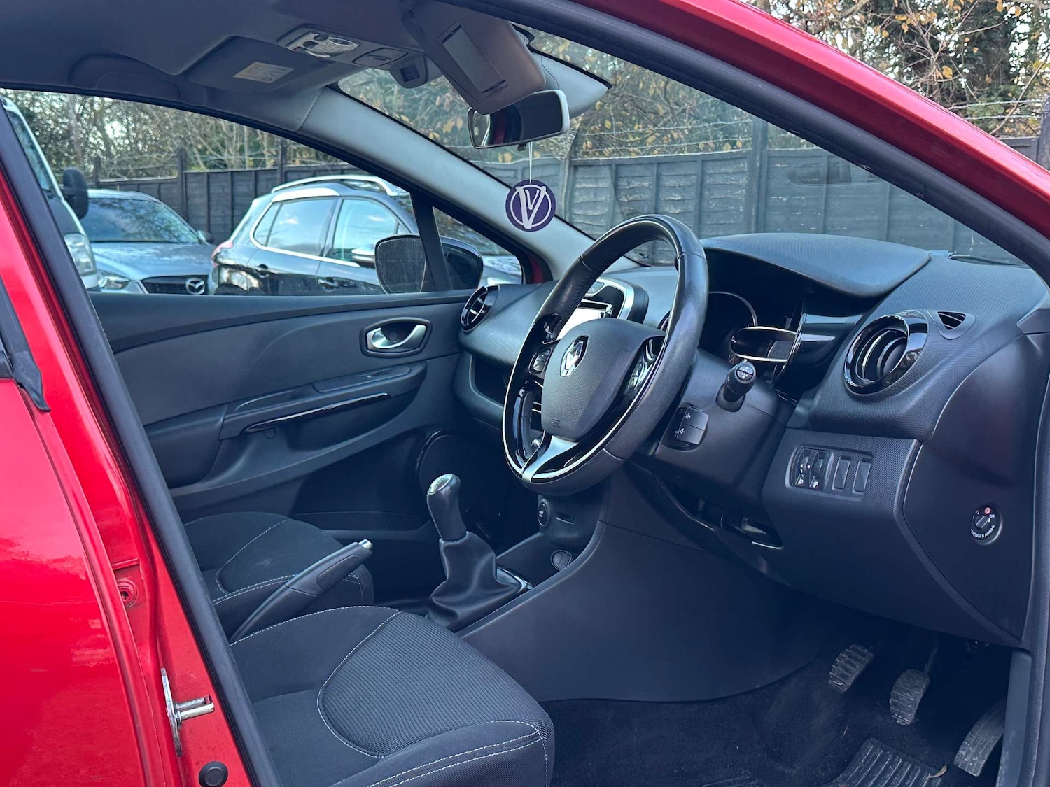 Used Renault Clio 2015 for sale - 76830115: Photo 10