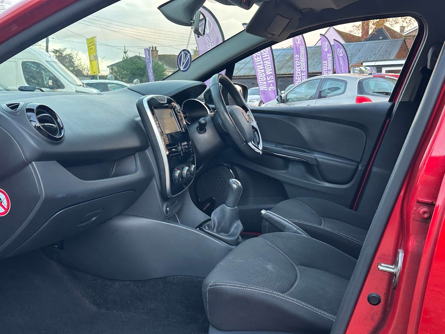 Used Renault Clio 2015 for sale - 76830115: Photo 16