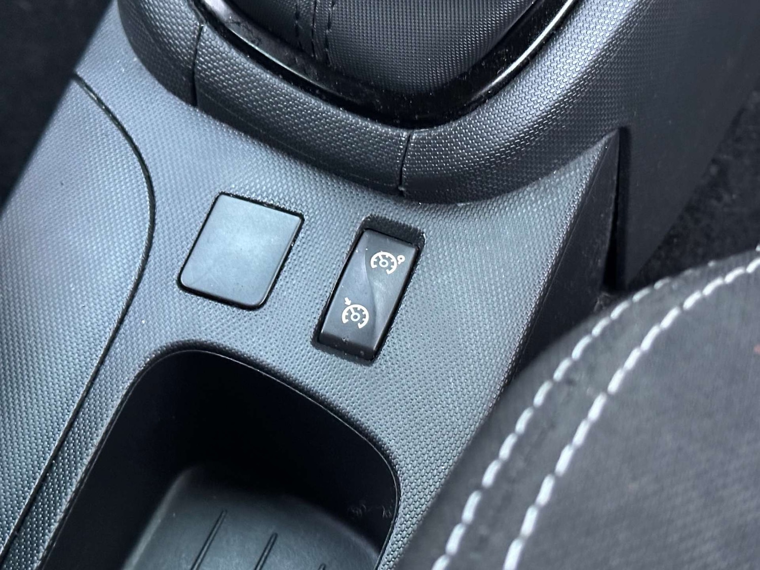 Used Renault Clio 2015 for sale - 76830115: Photo 25