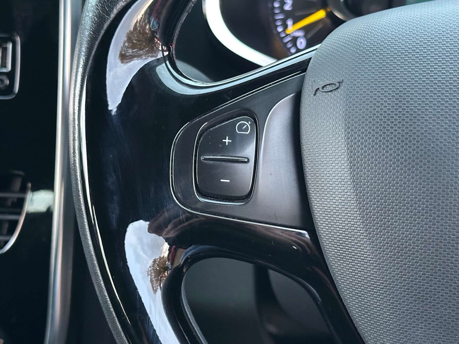 Used Renault Clio 2015 for sale - 76830115: Photo 26