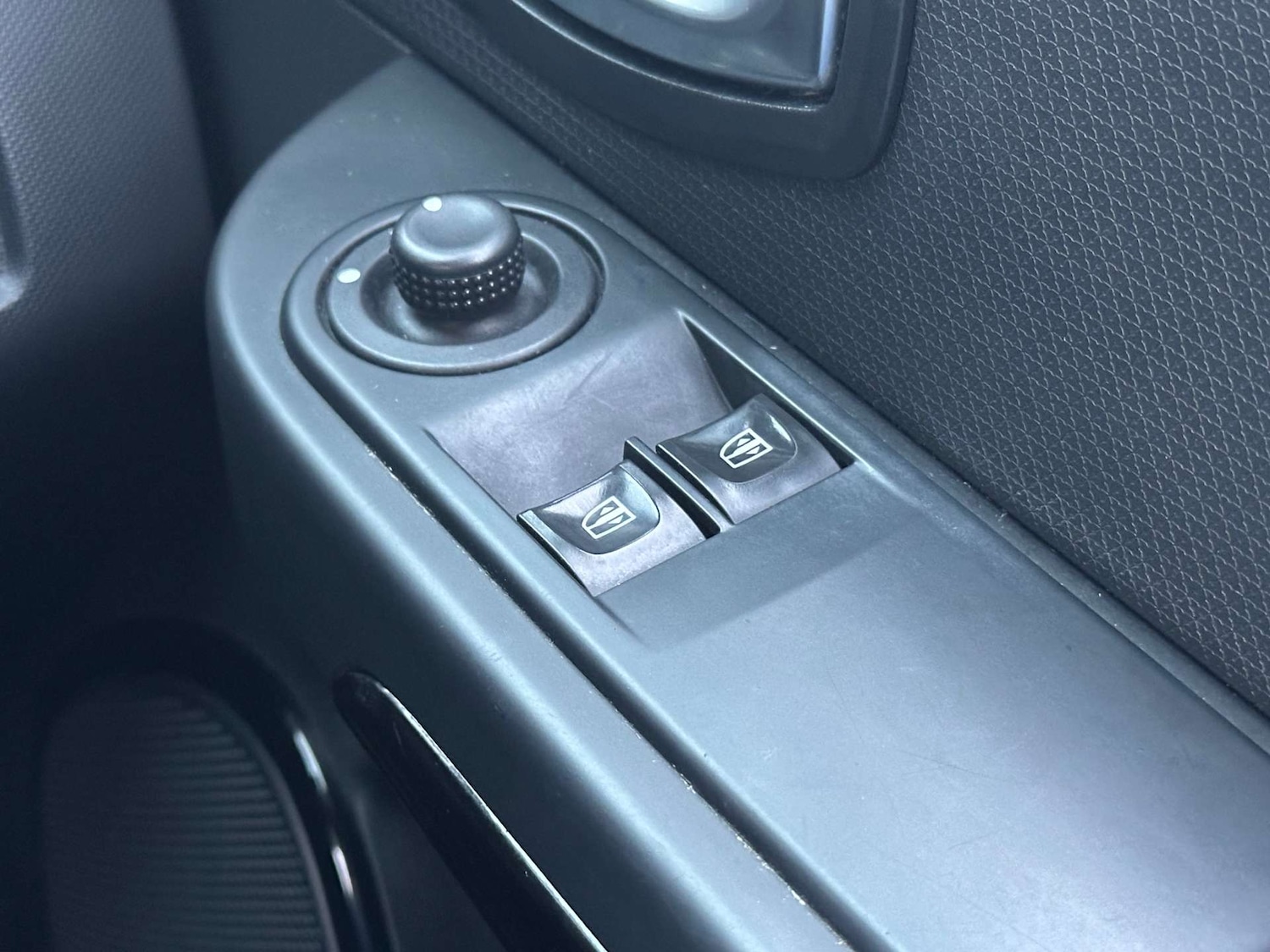 Used Renault Clio 2015 for sale - 76830115: Photo 29