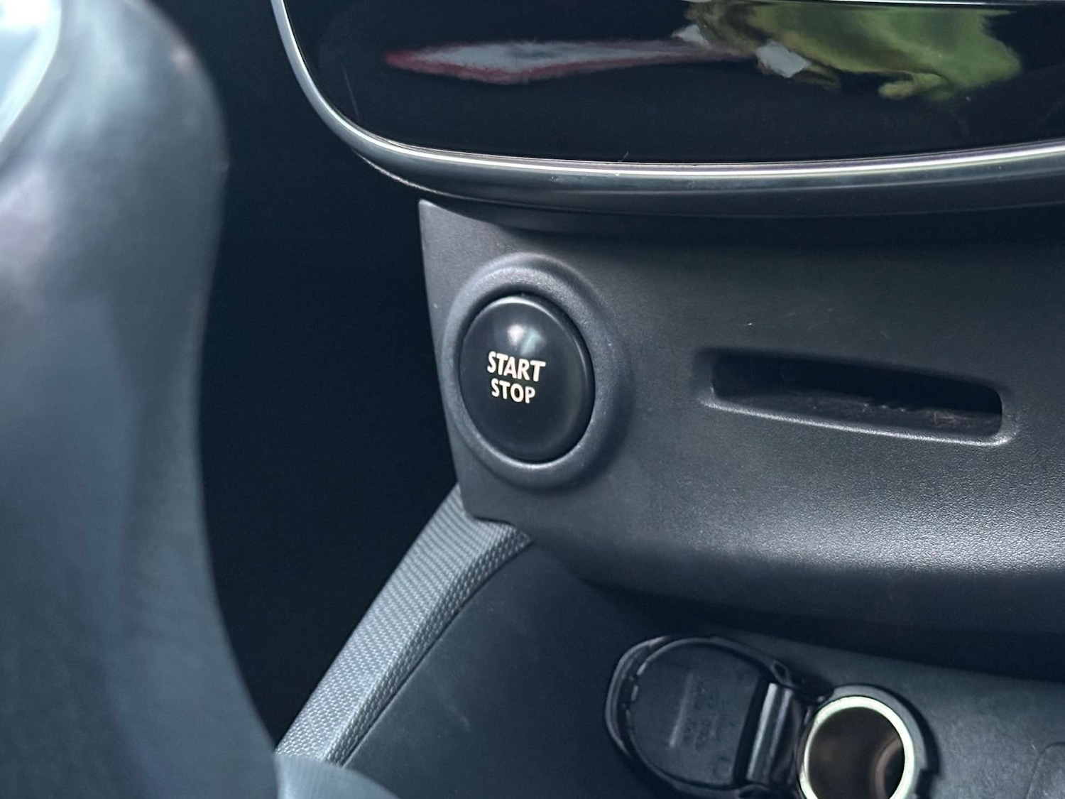 Used Renault Clio 2015 for sale - 76830115: Photo 30