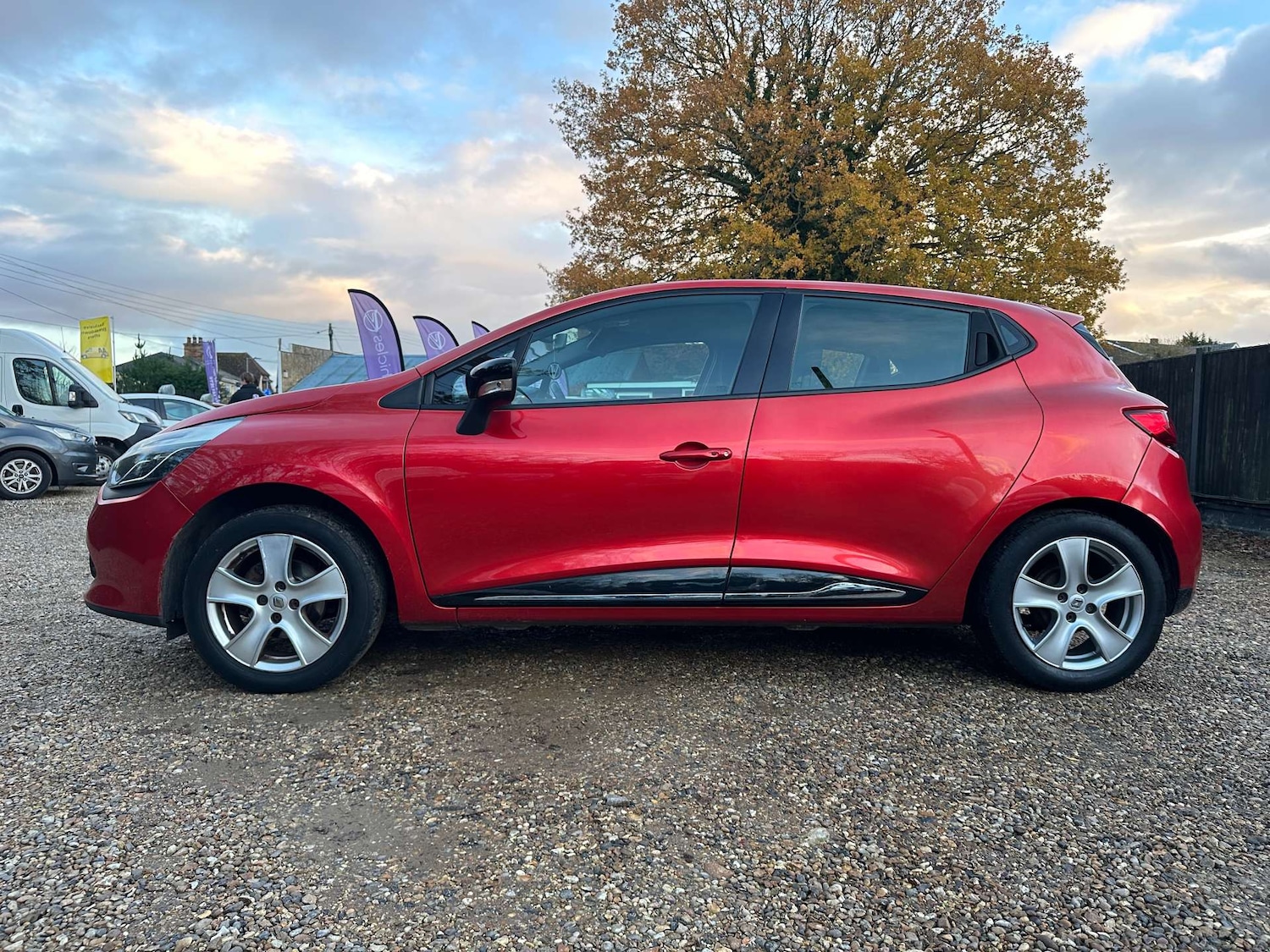 Used Renault Clio 2015 for sale - 76830115: Photo 4