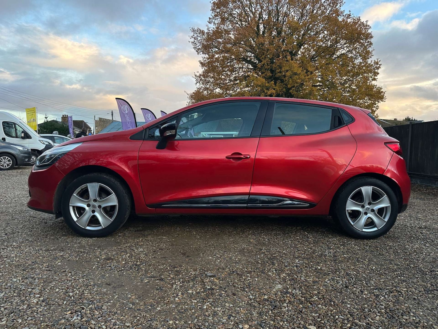 Used Renault Clio 2015 for sale - 76830115: Photo 5