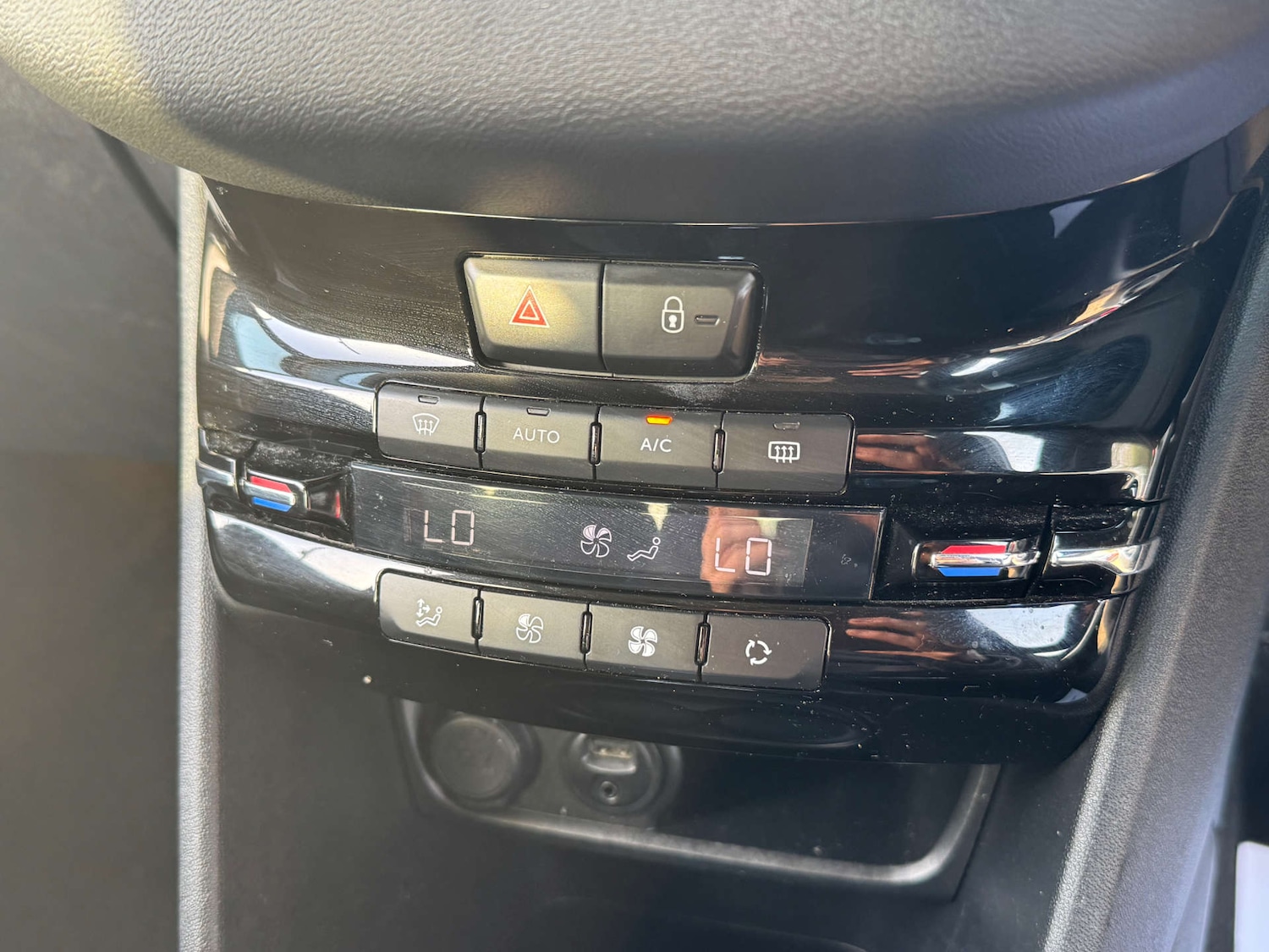 Used Peugeot 208 2013 for sale - 77792561: Photo 22