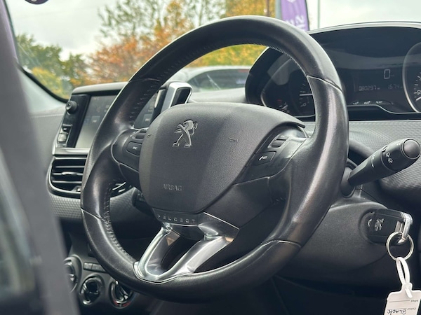 Used Peugeot 208 2015 for sale - 76210021: Photo 10