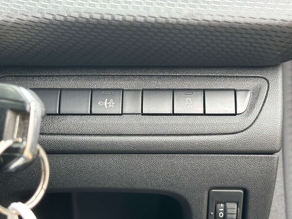 Used Peugeot 208 2015 for sale - 76210021: Photo 27