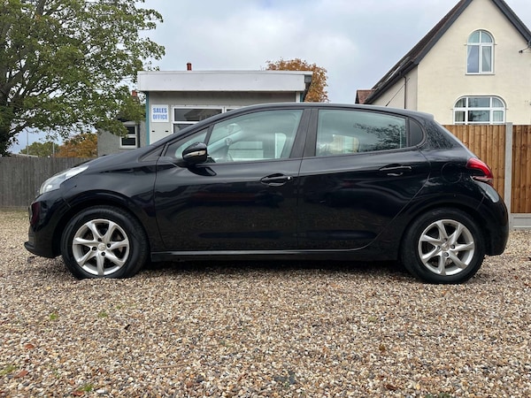 Used Peugeot 208 2015 for sale - 76210021: Photo 4