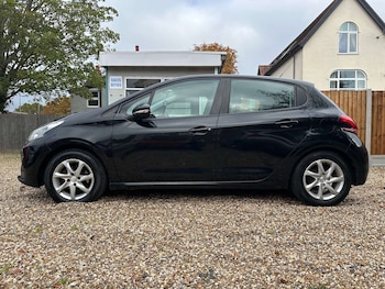 Used Peugeot 208 2015 for sale - 76210021: Photo 4
