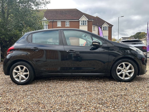 Used Peugeot 208 2015 for sale - 76210021: Photo 8