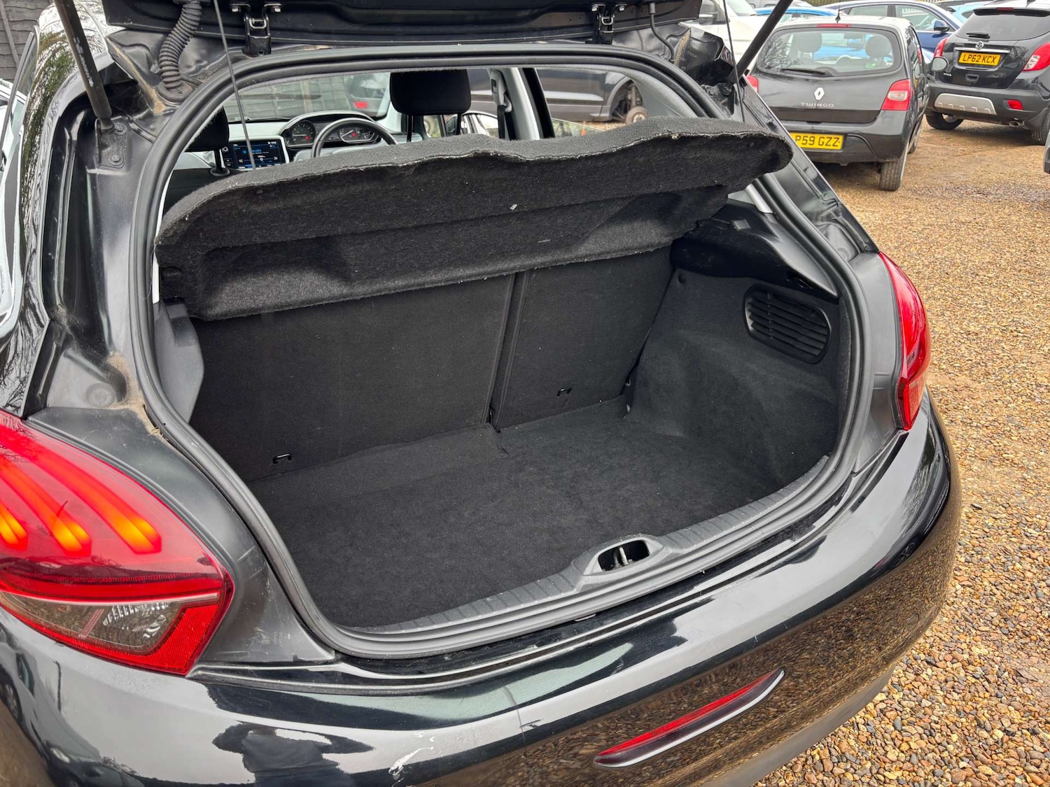 Used Peugeot 208 2018 for sale - 77836393: Photo 13