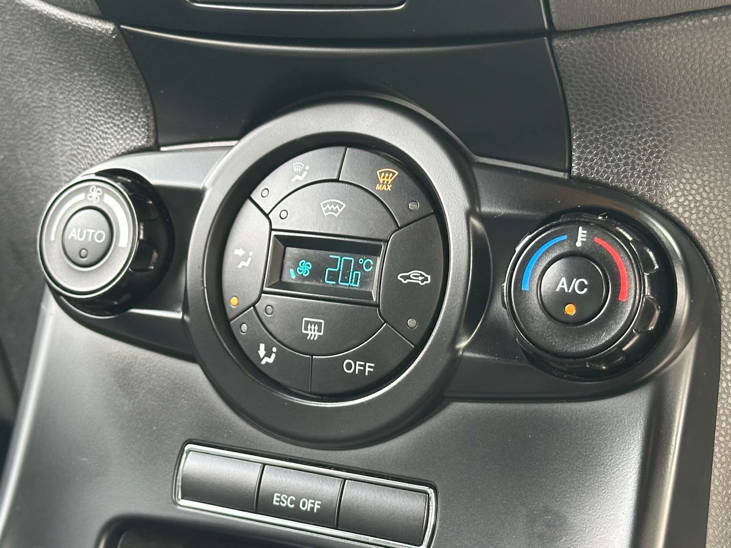 Used Ford Fiesta 2014 for sale - 76253855: Photo 24