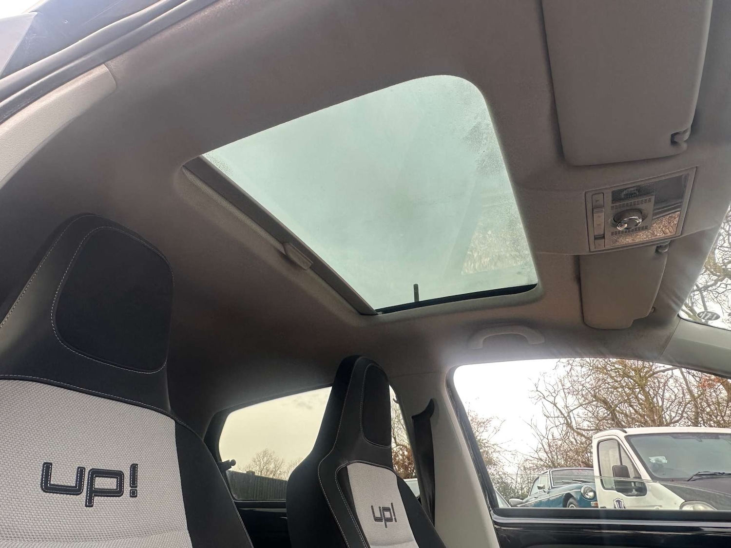 Used Volkswagen up! 2013 for sale - 77022578: Photo 9