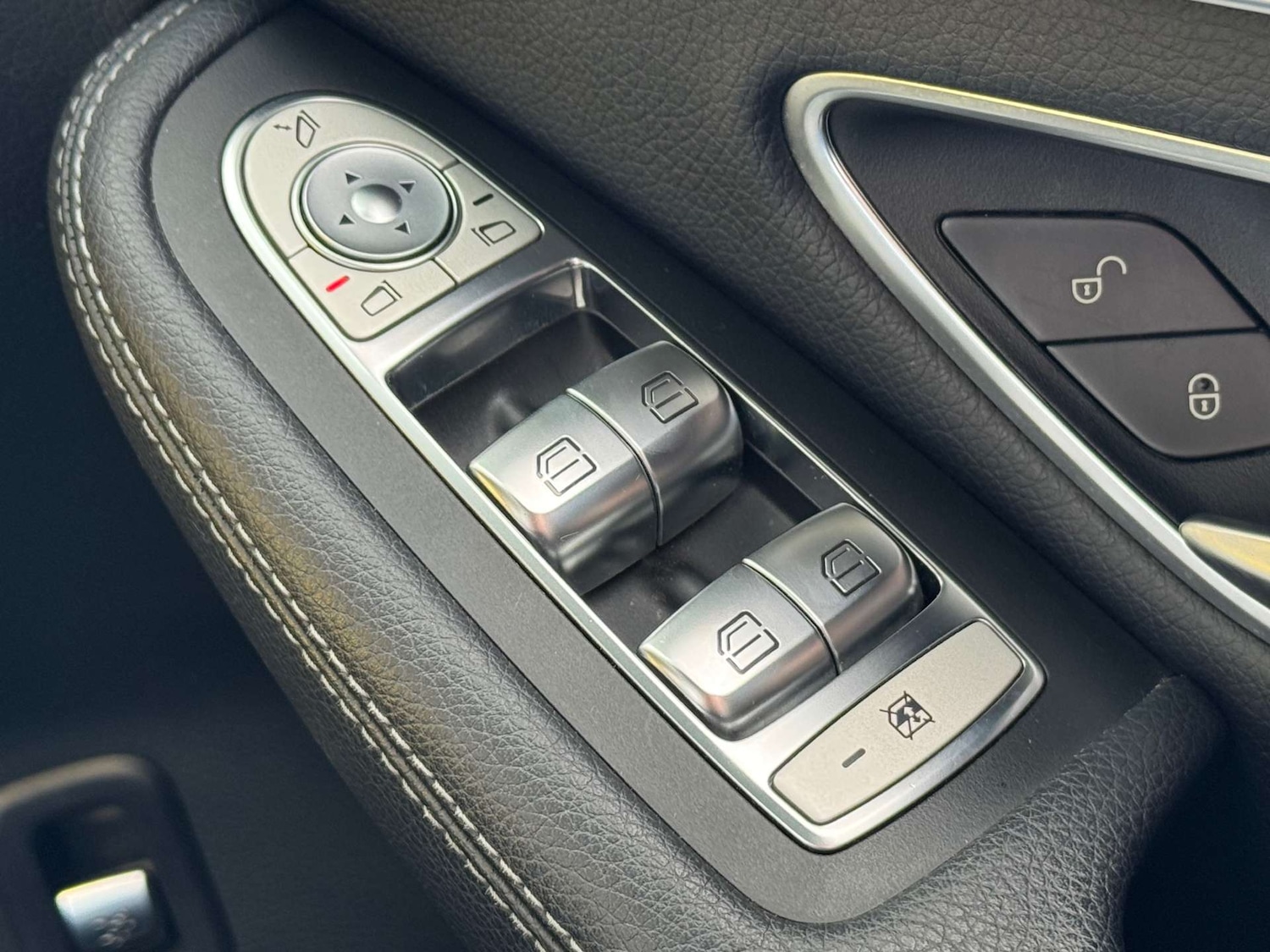 Used Mercedes-Benz GLC 2017 for sale - 76481374: Photo 37