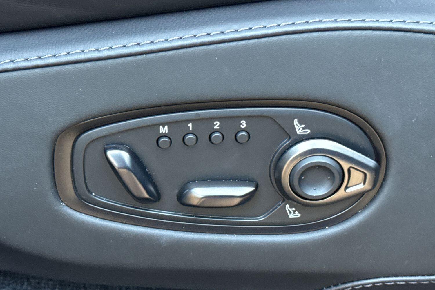 Used Aston Martin DBX 2025 for sale - 77175349: Photo 42