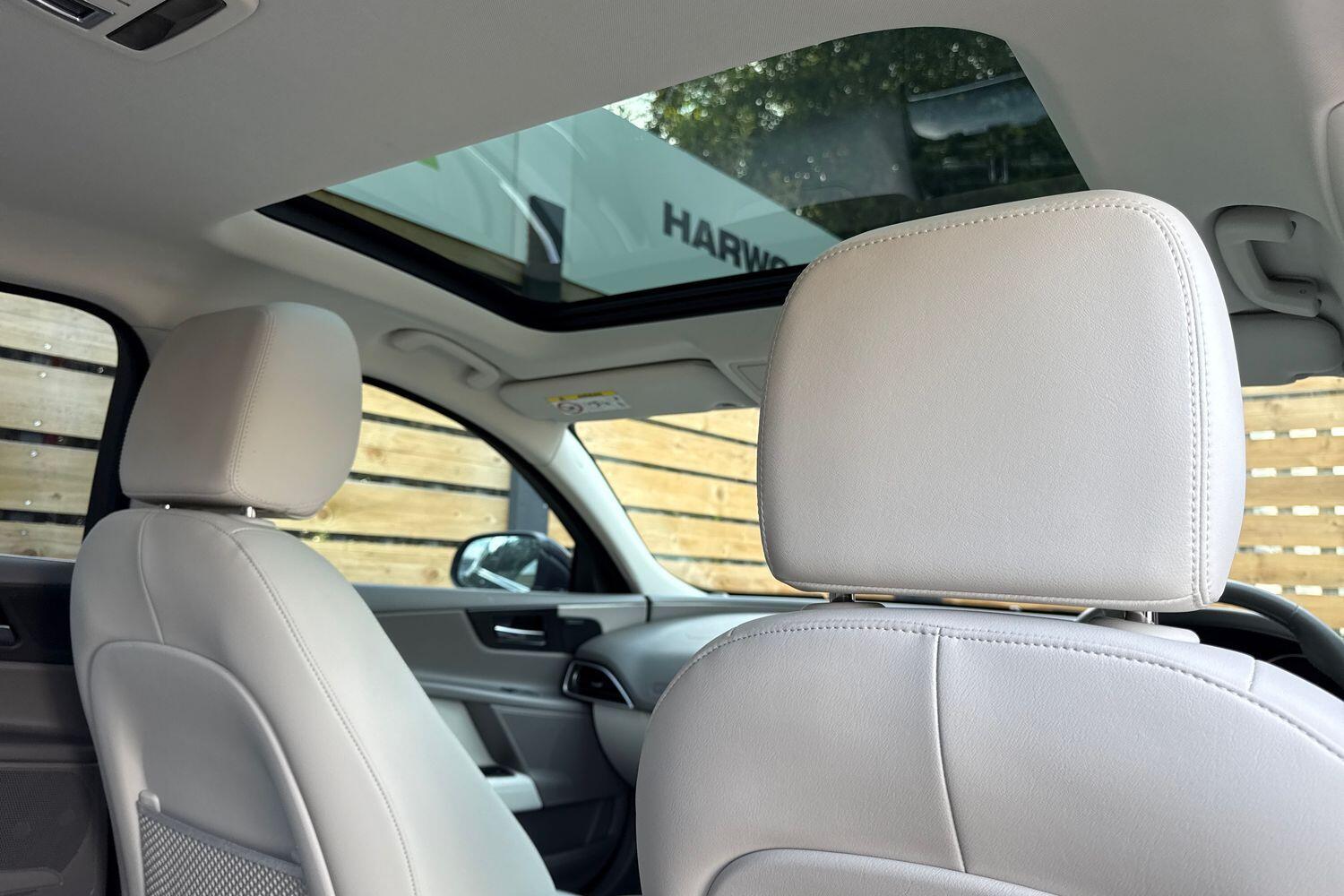 Used Jaguar XE 2019 for sale - 76059685: Photo 25