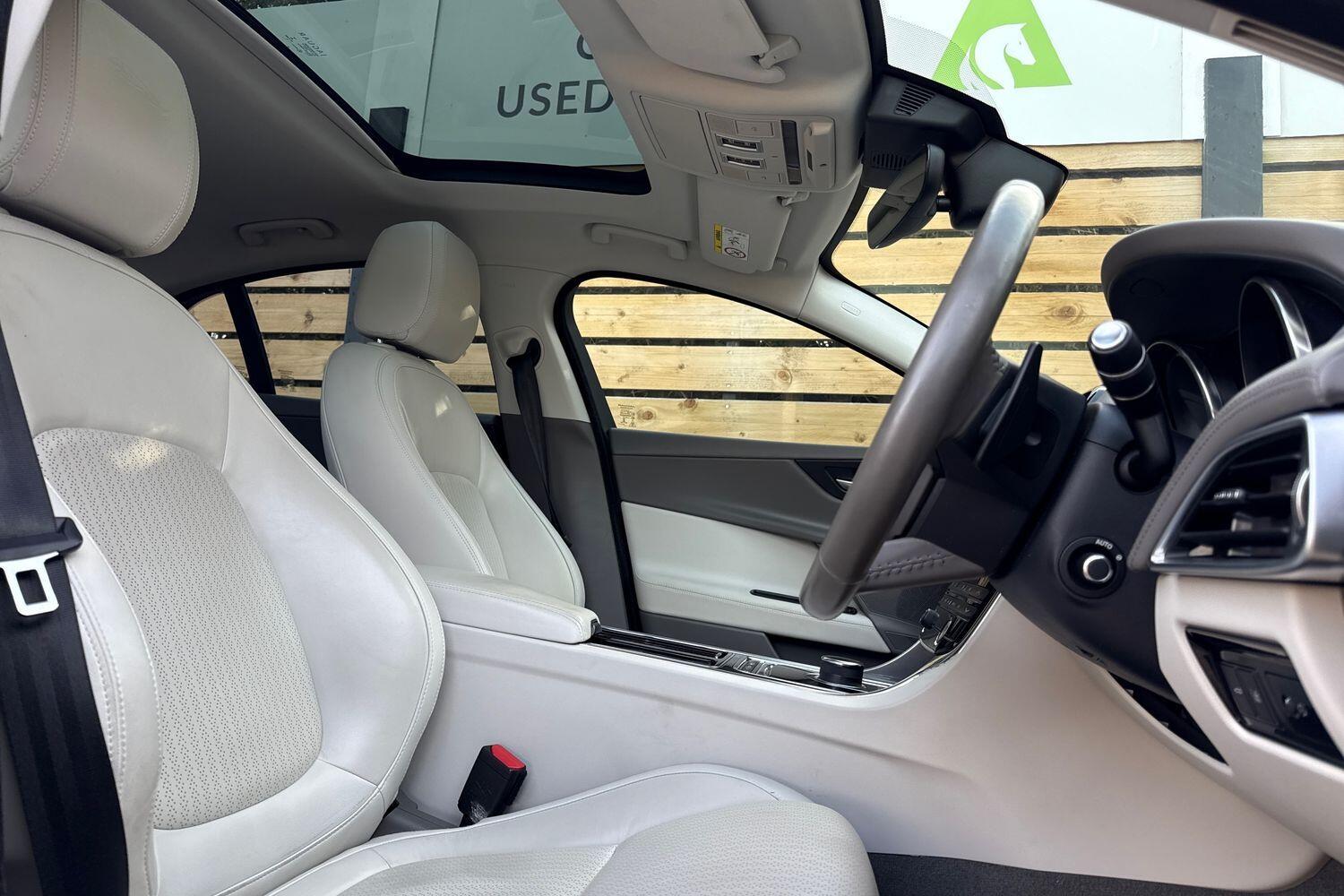 Used Jaguar XE 2019 for sale - 76059685: Photo 27
