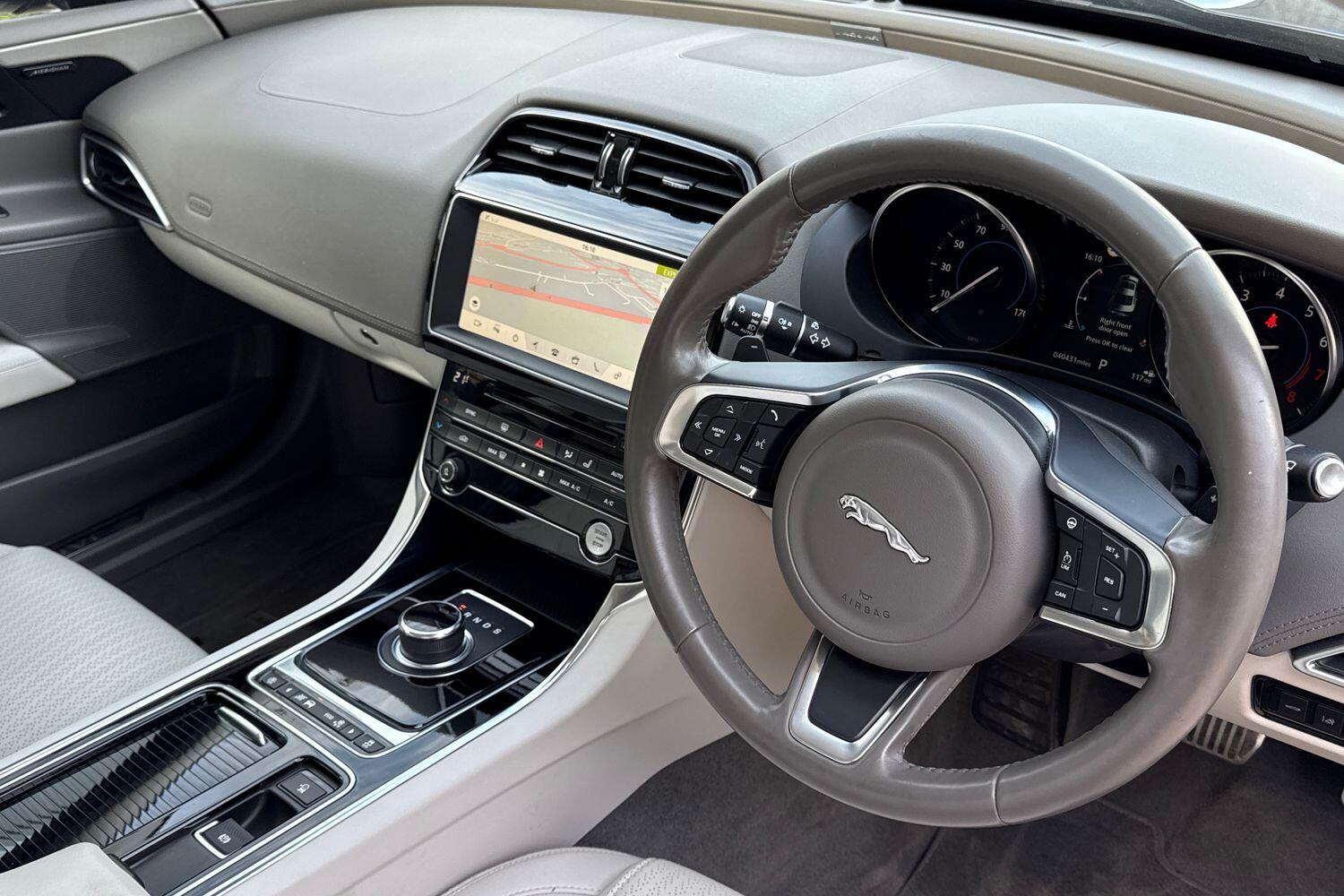 Used Jaguar XE 2019 for sale - 76059685: Photo 28