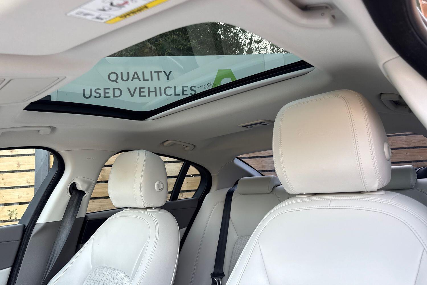 Used Jaguar XE 2019 for sale - 76059685: Photo 31