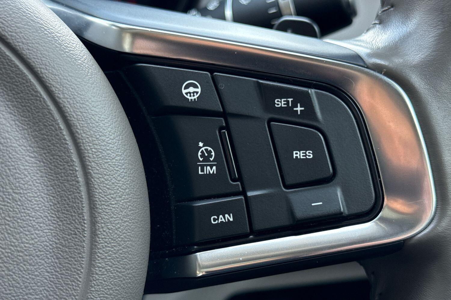 Used Jaguar XE 2019 for sale - 76059685: Photo 40