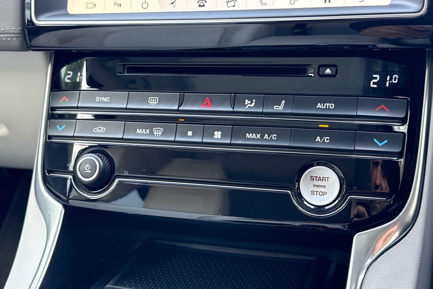 Used Jaguar XE 2019 for sale - 76059685: Photo 41
