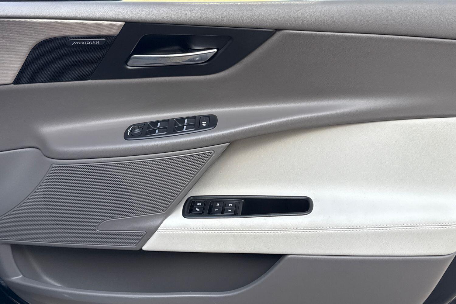 Used Jaguar XE 2019 for sale - 76059685: Photo 42