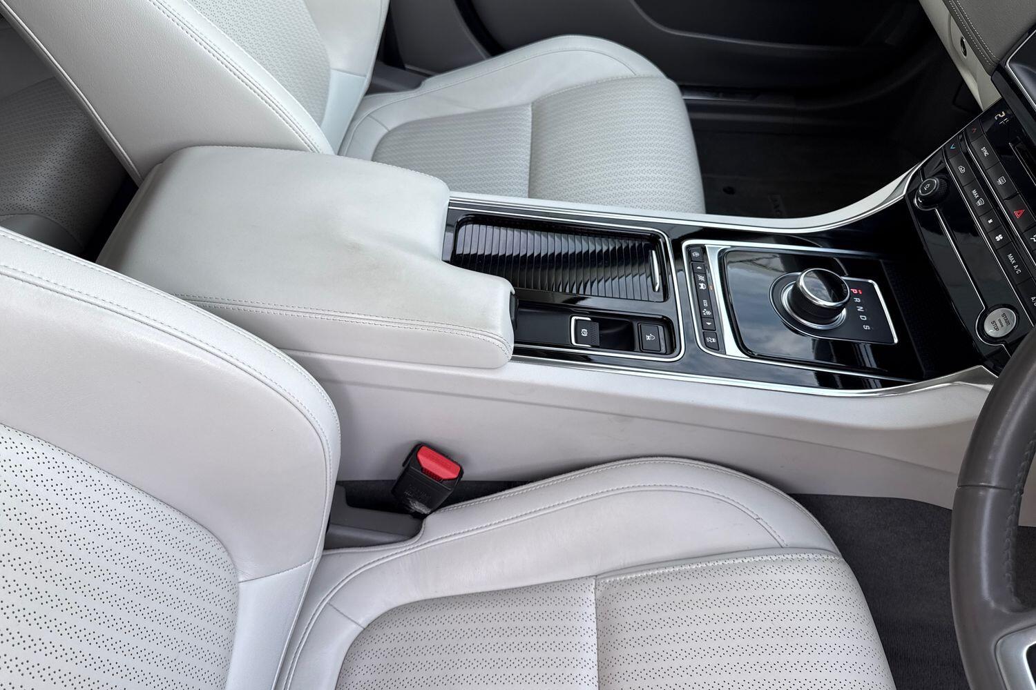 Used Jaguar XE 2019 for sale - 76059685: Photo 43