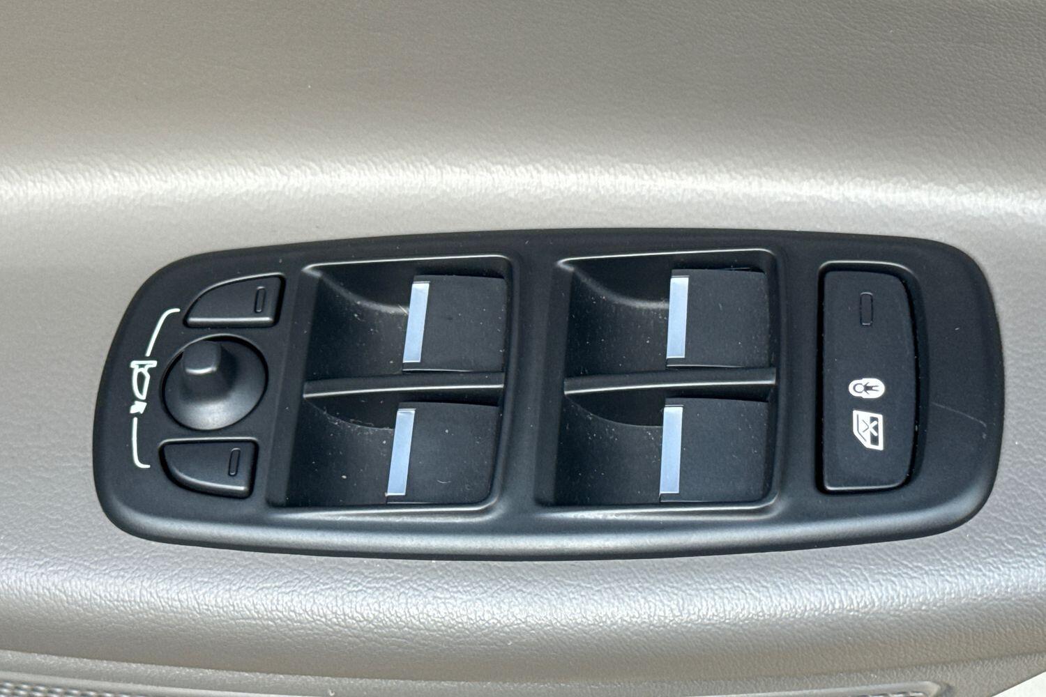 Used Jaguar XE 2019 for sale - 76059685: Photo 47