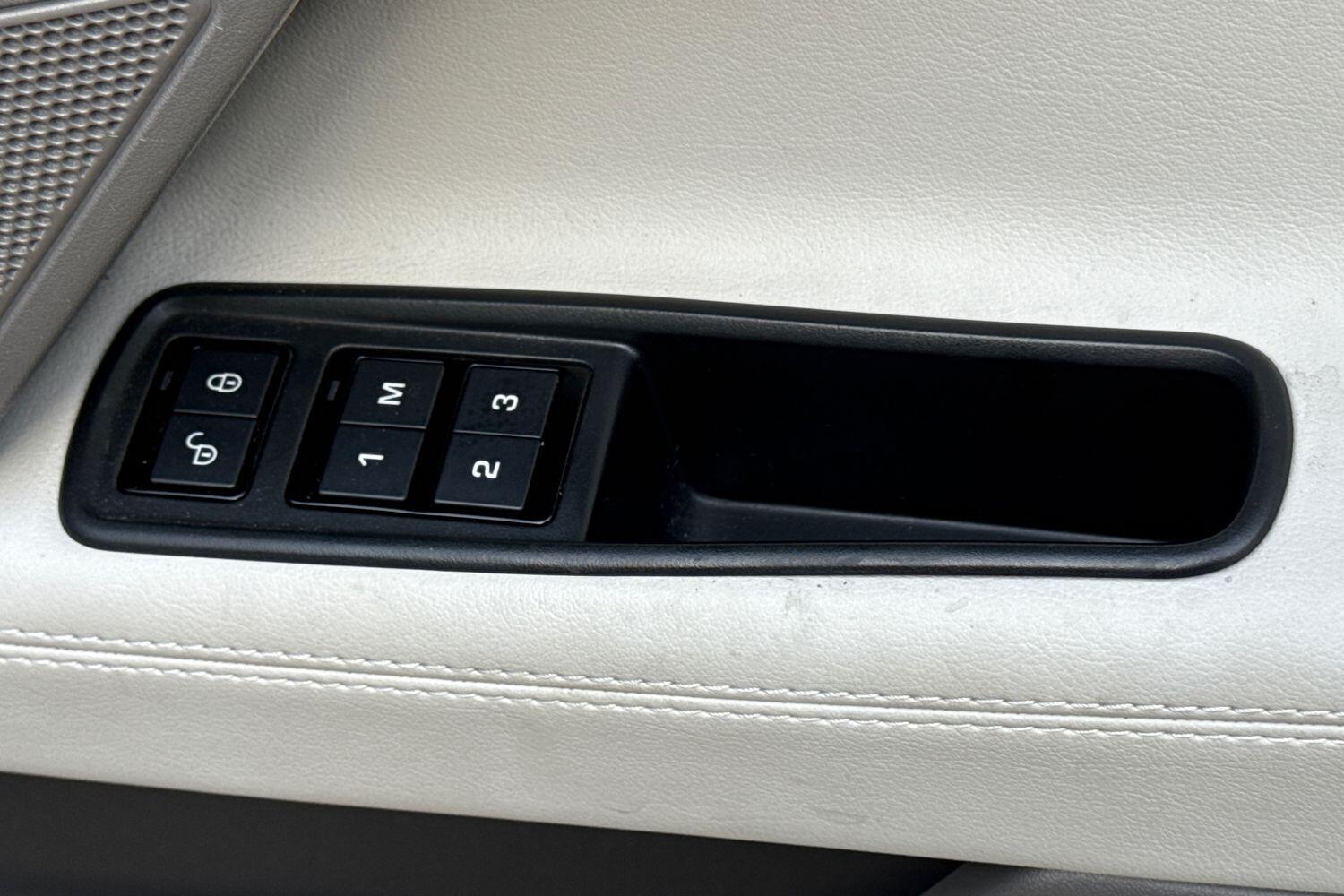 Used Jaguar XE 2019 for sale - 76059685: Photo 48