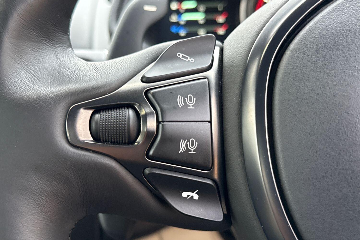 Used Aston Martin DB11 2021 for sale - 77175352: Photo 38