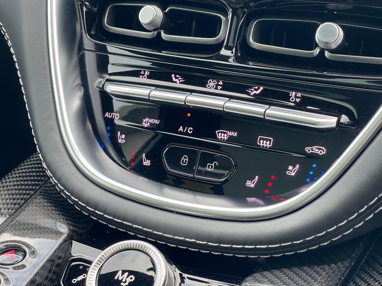 Used Aston Martin DBX 2023 for sale - 77155749: Photo 22