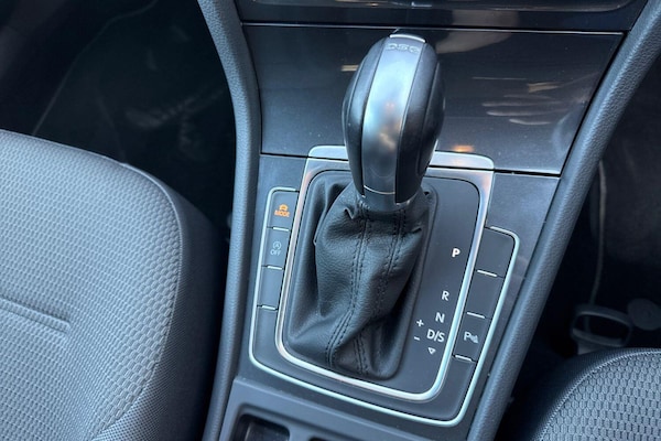 Used Volkswagen Golf 2018 for sale - 76136152: Photo 49