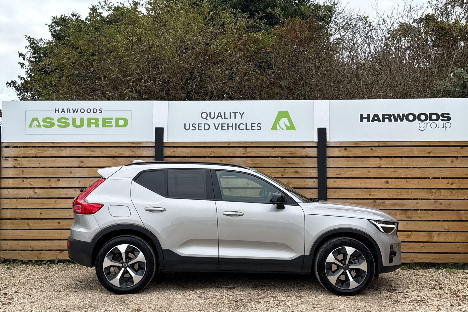 Used Volvo XC40 2023 for sale - 76314725: Photo 2