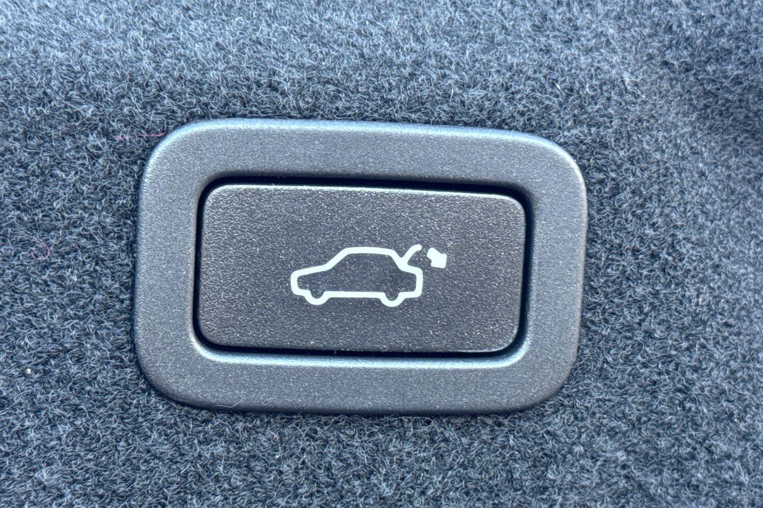 Used Jaguar XE 2016 for sale - 76714858: Photo 20