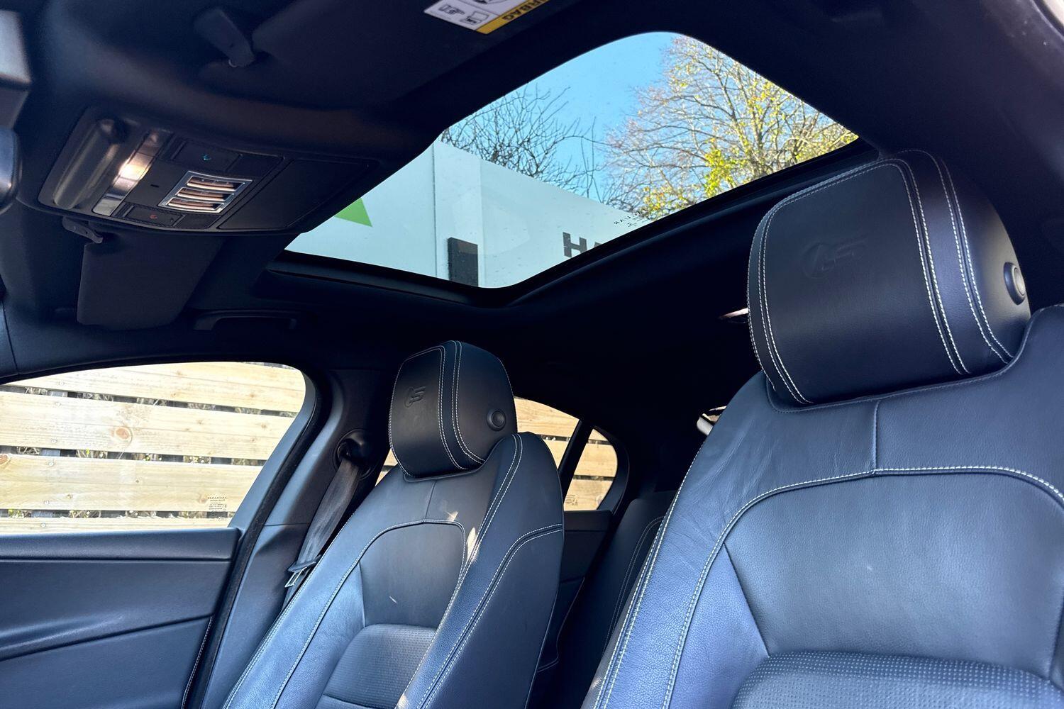 Used Jaguar XE 2016 for sale - 76714858: Photo 29