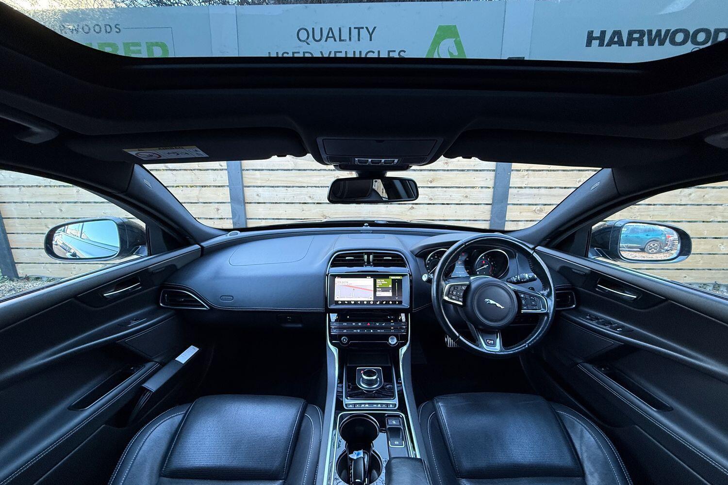 Used Jaguar XE 2016 for sale - 76714858: Photo 3