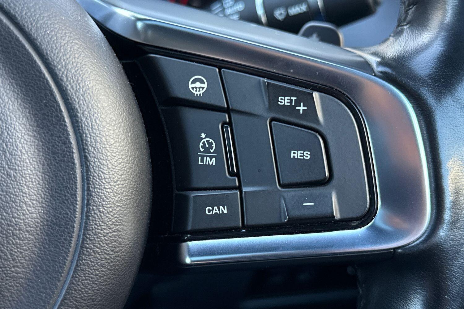 Used Jaguar XE 2016 for sale - 76714858: Photo 38