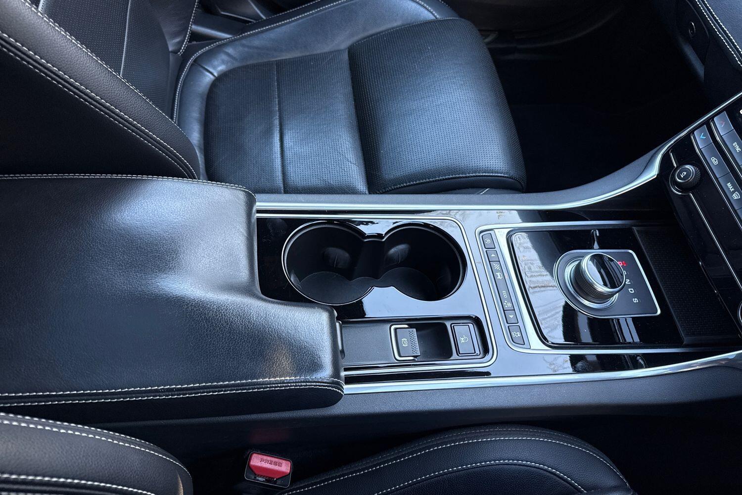 Used Jaguar XE 2016 for sale - 76714858: Photo 41